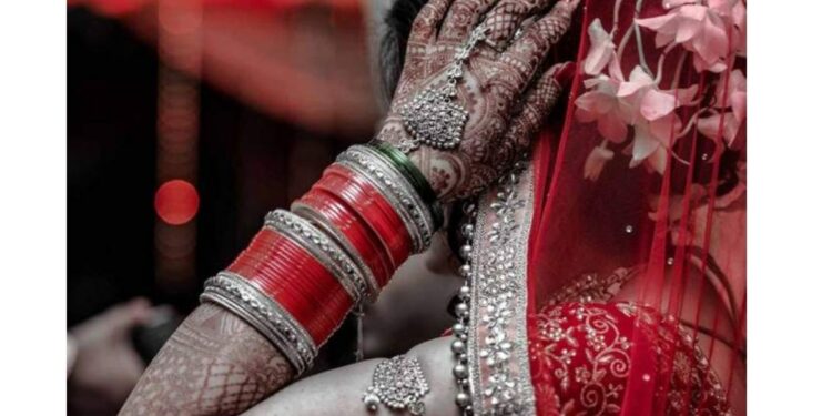 नवऱ्याला इंस्टाग्रामवरून कळलं, बायकोचं दुसरं लग्न, फोन करून म्हणाली..