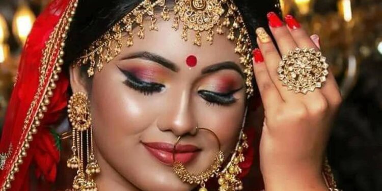 सोने खरेदीदारांसाठी खुशखबर..! वाचा आज कितीने घसरले सोने-चांदी?