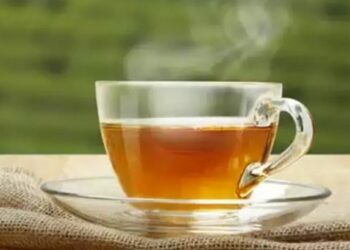 वजन कमी करण्यासाठी अधिक ग्रीन टी पिणे धोकादायक, जाणून घ्या ओव्हरडोसचे तोटे