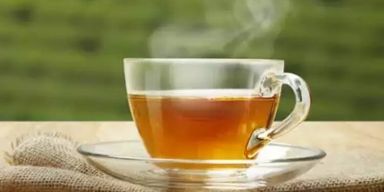 वजन कमी करण्यासाठी अधिक ग्रीन टी पिणे धोकादायक, जाणून घ्या ओव्हरडोसचे तोटे