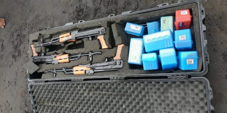 Breaking : हरिहरेश्वरमध्ये शस्त्रास्त्रांनी भरलेली बोट आढळली ; हायअलर्ट जारी