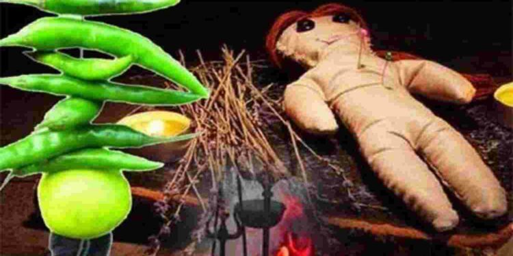 भूतबाधेतून मुक्त करण्याच्या नादात पोटच्या मुलीलाच संपविले ; अमानवीय अत्याचार, आई-वडिलांसह मावशीला अटक