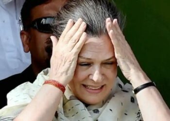 काँग्रेस नेत्या सोनिया गांधी यांच्या आईचं निधन