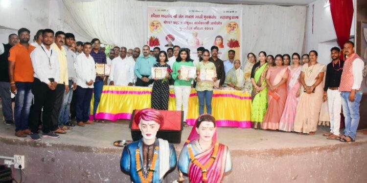 अखिल भारतीय श्री संत सावतामाळी युवक संघाच्या वतीने चोपडा तालुक्यातील माळी समाजातील गुणवंत विद्यार्थ्यांचा सत्कार