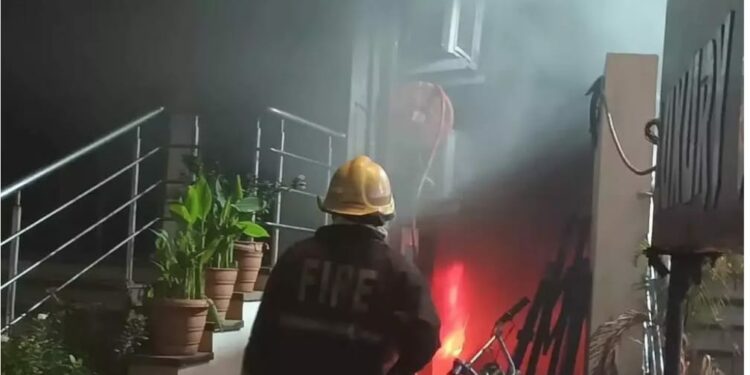 इलेक्ट्रिक बाइक चार्जिंग करतांना लागली आग ; ६ जणांचा मृत्यू