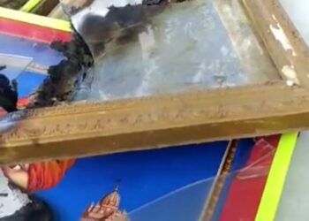 अक्कलकोट तालुक्यातील वागदरी येथे समाजकंटकांनी जाळले महापुरुषांच्या प्रतिमा ; गुन्हा दाखल