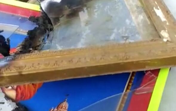 अक्कलकोट तालुक्यातील वागदरी येथे समाजकंटकांनी जाळले महापुरुषांच्या प्रतिमा ; गुन्हा दाखल