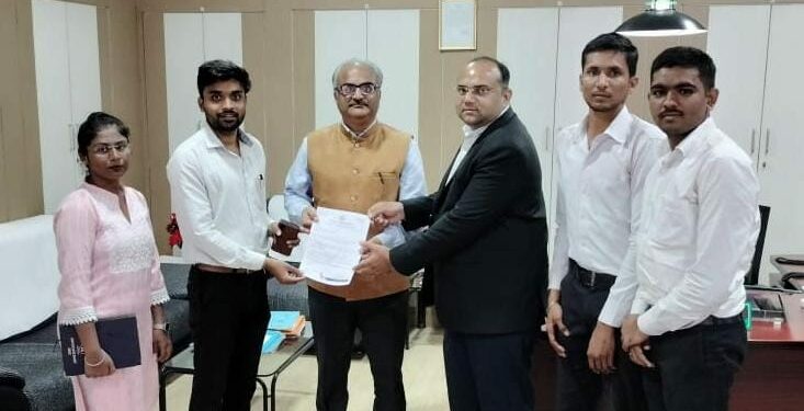 एल.एल.एम. विधी अभ्यासक्रम परीक्षा मराठीत उपलब्ध व्हावी – मासु जिल्हाध्यक्ष रोहन महाजन