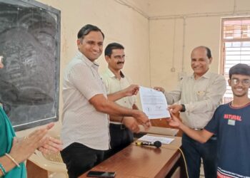 स्वामी विवेकानंद कनिष्ठ महाविद्यालयात प्रातिनिधिक स्वरूपात जात वैधता प्रमाणपत्र वाटप