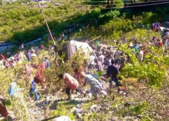 मिनीबसचा भीषण अपघात ; 11 ठार, 20 हून अधिक जण जखमी