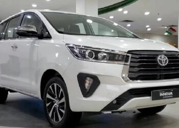 क्या बात है : इनोव्हा क्रिस्टल खरेदीवर होईल तब्बल ‘इतक्या’ हजारांची बचत