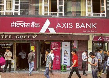 अ‍ॅक्सिस बँकेच्या ग्राहकांसाठी खुशखबर! वाचून व्हाल खुश.. 