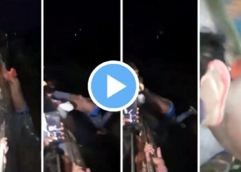 चालत्या ट्रेनमध्ये चोरी करणं महागात पडलं, चोराला खिडकीला लटकवलं, मग….पहा Video