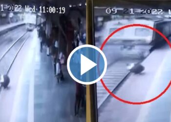 Video : मळमळ होऊ लागल्याने फलाटावरुन वाकला, तितक्यात लोकल आली अन्.. धुळ्याच्या तरुणाचा दुर्दैवी अंत