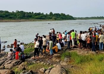 कांताई बंधाऱ्यावर मुलांनी काढली ट्रीप, पण चार मुलं गेली वाहून ; तिघांना वाचवण्यात यश, एक बेपत्ता