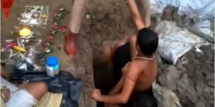 अरे बापरे.. मोक्षप्राप्तीसाठी 22 वर्षीय साधूने केले ‘हे’ धक्कादायक कृत्य