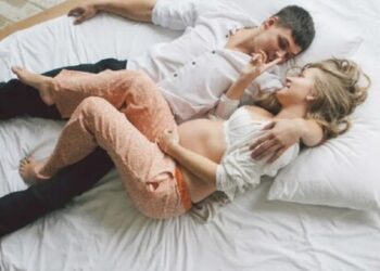 गर्भधारणेदरम्यान सेक्स किती सुरक्षित आहे? जाणून घ्या डॉक्टर काय म्हणतात