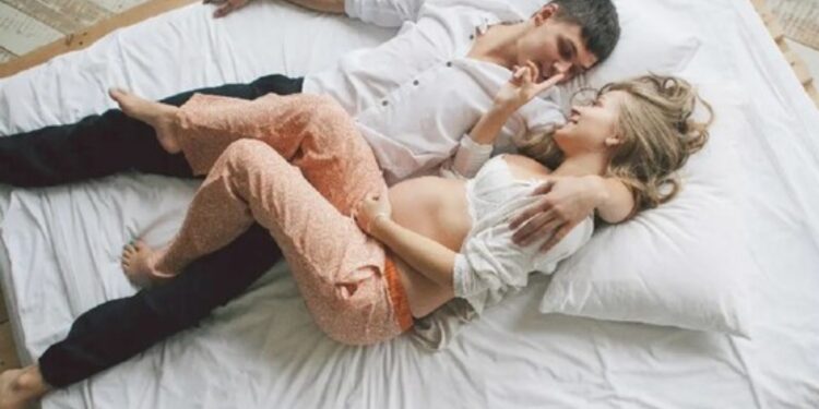 गर्भधारणेदरम्यान सेक्स किती सुरक्षित आहे? जाणून घ्या डॉक्टर काय म्हणतात