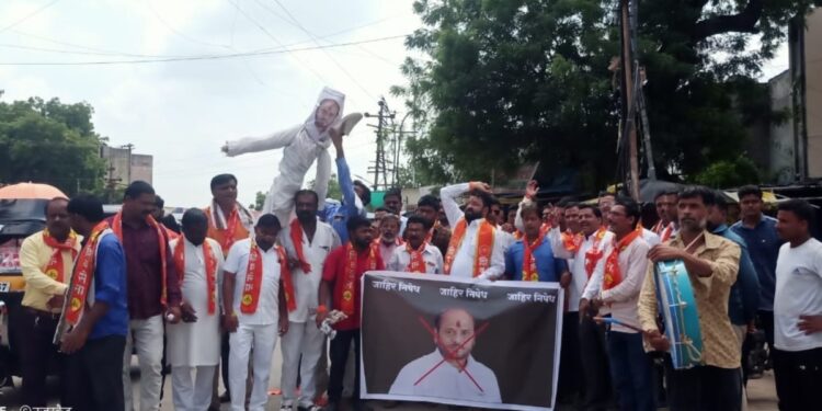 शिवसेना – संभाजी ब्रिगेडतर्फे रामदास कदम यांचा जाहीर निषेध