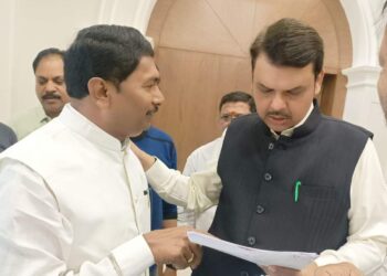 पत्रकारांच्या मागण्यांबाबत सरकार सकारात्मक उपमुख्यमंत्री देवेंद्र फडणवीस यांची वसंत मुंडेंना ग्वाही