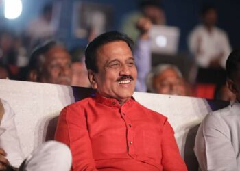 गिरीश महाजनांच्या राजकीय संघर्षावर निघणार चित्रपट