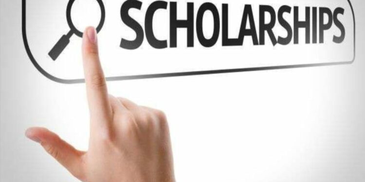 ९ ते १२ वी च्या ‘या’ विद्यार्थ्यांना मिळतेय स्कॉलरशिप ; केंद्र सरकारची योजना जाणून घ्या