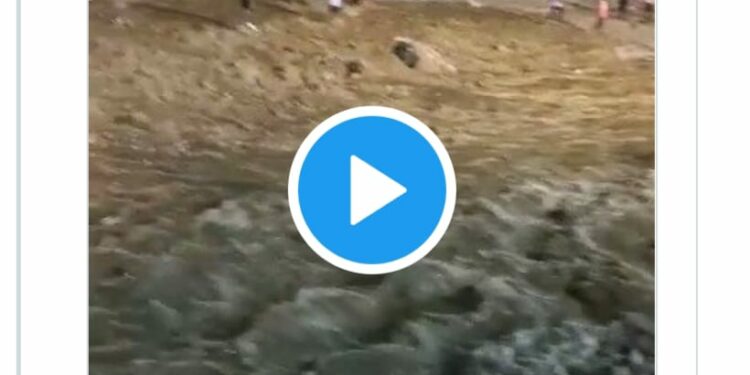 पश्चिम बंगालमध्ये मोठी दुर्घटना ; ७ जणांचा मृत्यू तर १०० पेक्षा जास्त जण वाहून गेल्याची भीती