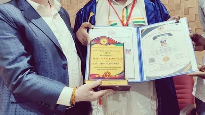 हवा मल्लिन्नाथ महाराज यांचा गुलबर्गा येथे एशिया फोरम रिसर्च युनिव्हर्सिटी ने केला डॉक्टरेट पदवी ने गौरव