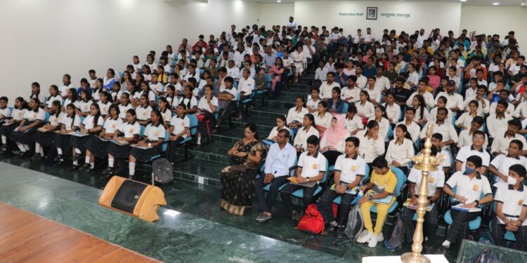 गणित हा समजण्याचा व सोडविण्याचा विषय – चंद्रहास हलाई