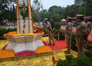 जळगाव पोलीस दला कडून पोलीस शहिद स्मृतिदिन निमित्त श्रद्धांजली संचलन