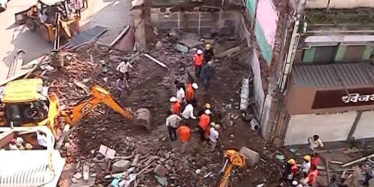 अमरावतीत इमारत कोसळली ; ५ जणांचा दबून मृत्यू