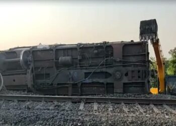 अमरावती नजीक रेल्वेचे २० डबे रूळावरून घसरले; भुसावळहुन धावणाऱ्या ६ गाड्या रद्द