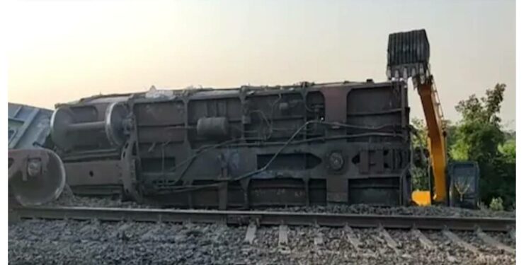 अमरावती नजीक रेल्वेचे २० डबे रूळावरून घसरले; भुसावळहुन धावणाऱ्या ६ गाड्या रद्द