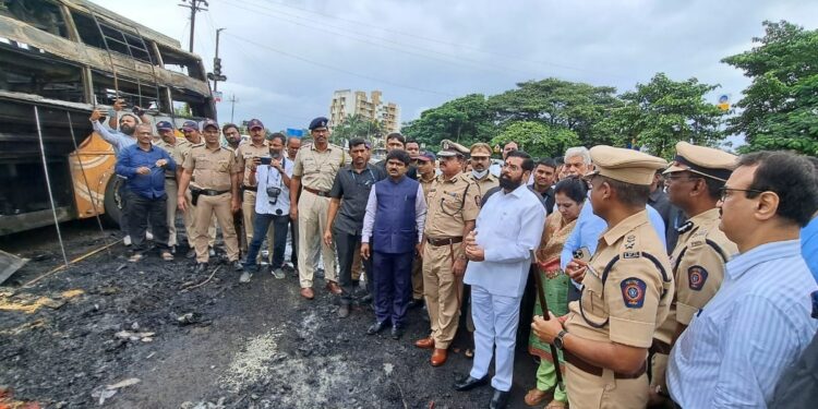 नाशिक बस दुर्घटना : मृतांच्या नातेवाईकांना ५ लाखांची मदत, जखमींवर शासकीय खर्चाने उपचार