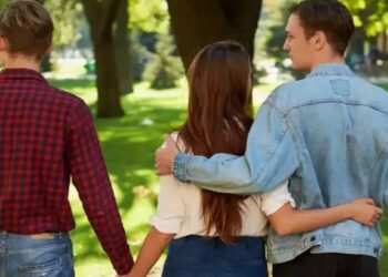 तरुणीचे दोन सख्ख्या भावांवर प्रेम जडलं, मग.. पुढे काय झालं वाचा