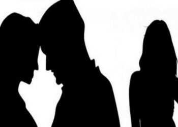 रेस्टॉरंटमध्ये पती प्रेयसीसोबत, पत्नीला मिळाली खबर, नंतर काय झालं वाचा.. जळगावतला प्रकार