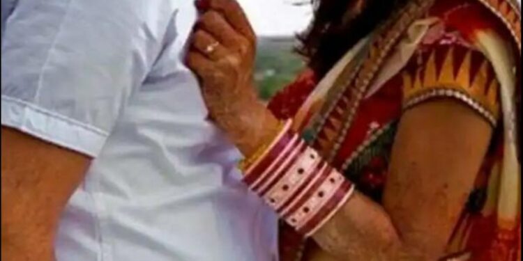 लग्नानंतर नववधूला प्रियकराचा तसल्या कामासाठी फोन, अन मग…