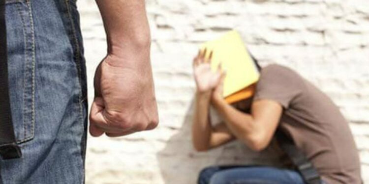 विद्यार्थ्यासोबत भयंकर रॅगिंग, सॅनिटायझर, टूथब्रश आणि पेन्सिल प्रायव्हेट पार्टमध्ये टाकली, गुन्हा दाखल