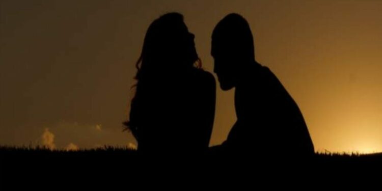 घरी एकटी असताना प्रेयसीनं प्रियकराला बोलावलं; पण तितक्यात तिचा काका, मग…