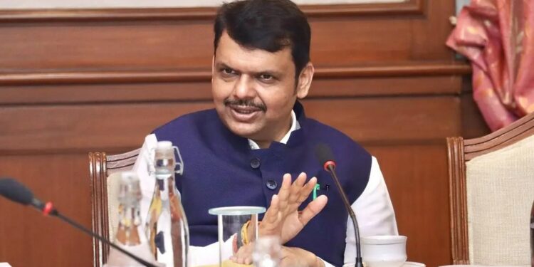 उपमुख्यमंत्री फडणवीसांची घोषणा ; महाराष्ट्रातही 75 हजार तरुणांना नोकऱ्या देणार