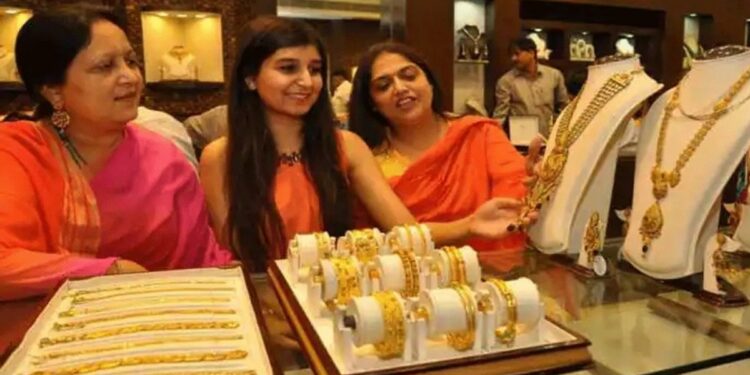 खुशखबर…! धनत्रयोदशी-दिवाळीपूर्वी सोन्या-चांदीत विक्रमी घसरण, काय आहे आजचा भाव?