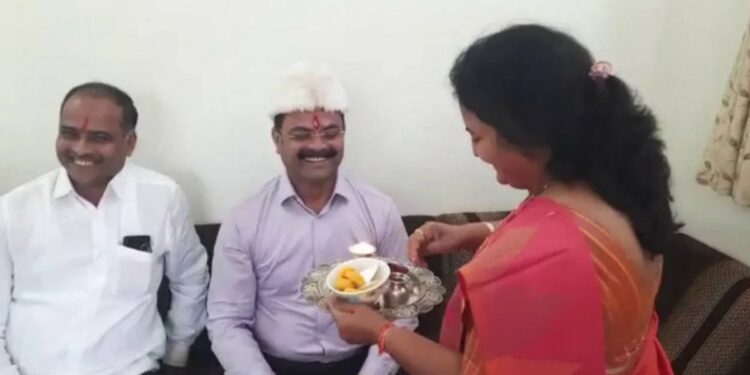 शिंदे गटातील आ.पाटलांनी केली ठाकरे गटात असलेल्या बहिणीकडे जाऊन भाऊबीज साजरी