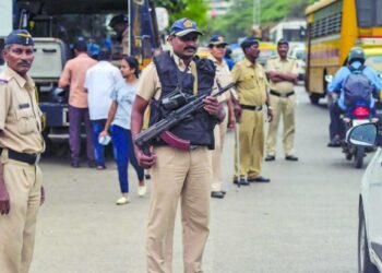 मुंबईत तीन ठिकाणी बॉम्बस्फोटाच्या धमक्या ; पोलीस यंत्रणा अलर्टवर