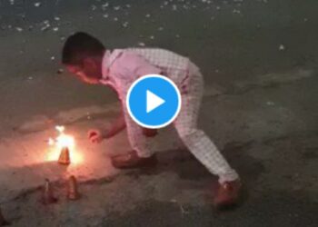 फटाका फोडताना मुलासोबत घडला धक्कादायक प्रकार ; पहा हा VIDEO