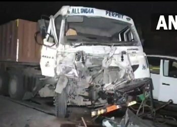 दिवाळी साजरी करायला गावी निघाले होते, पण.. भीषण अपघातात 15 जण ठार ; 40 जखमी