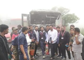 नाशिकमध्ये आणखी एका बसला भीषण आग