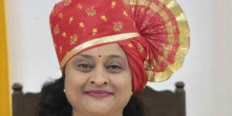 खळबळजनक ; तहसीदाराच्या घरात सापडले ६० तोडे सोनं,नवी मुंबई लाच लुचपत विभागाची कारवाई