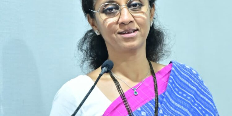 राज्यपालांच्या ‘त्या’ वक्ताव्यांचा व्हिडीओ शेअर करत खा.सुप्रिया सुळे यांनी केंद्र सरकारला केली ‘ही’ विनंती..