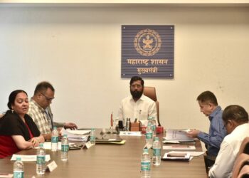 बैठक ; अमरावती, शिर्डी, गोंदिया, रत्नागिरी, सोलापूर येथील विमानतळांबाबत चर्चा – मुख्यमंत्री