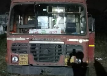 धक्कादायक ; बसचालकाने घेतला बस मध्ये गळफास !